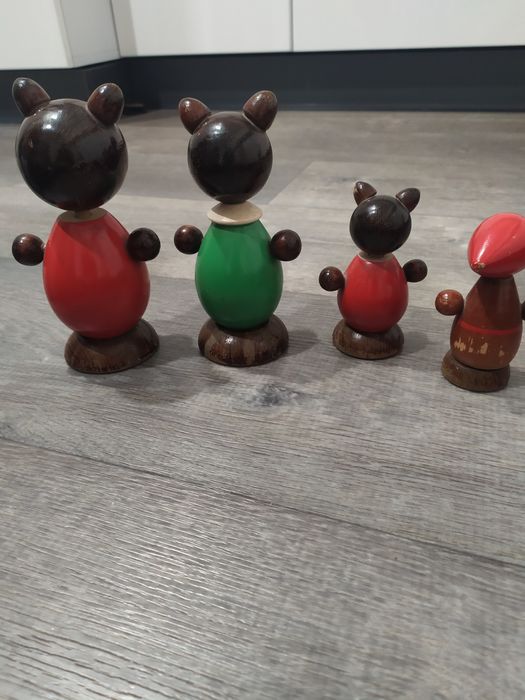 Продаются деревянные статуэтки времён СССР.