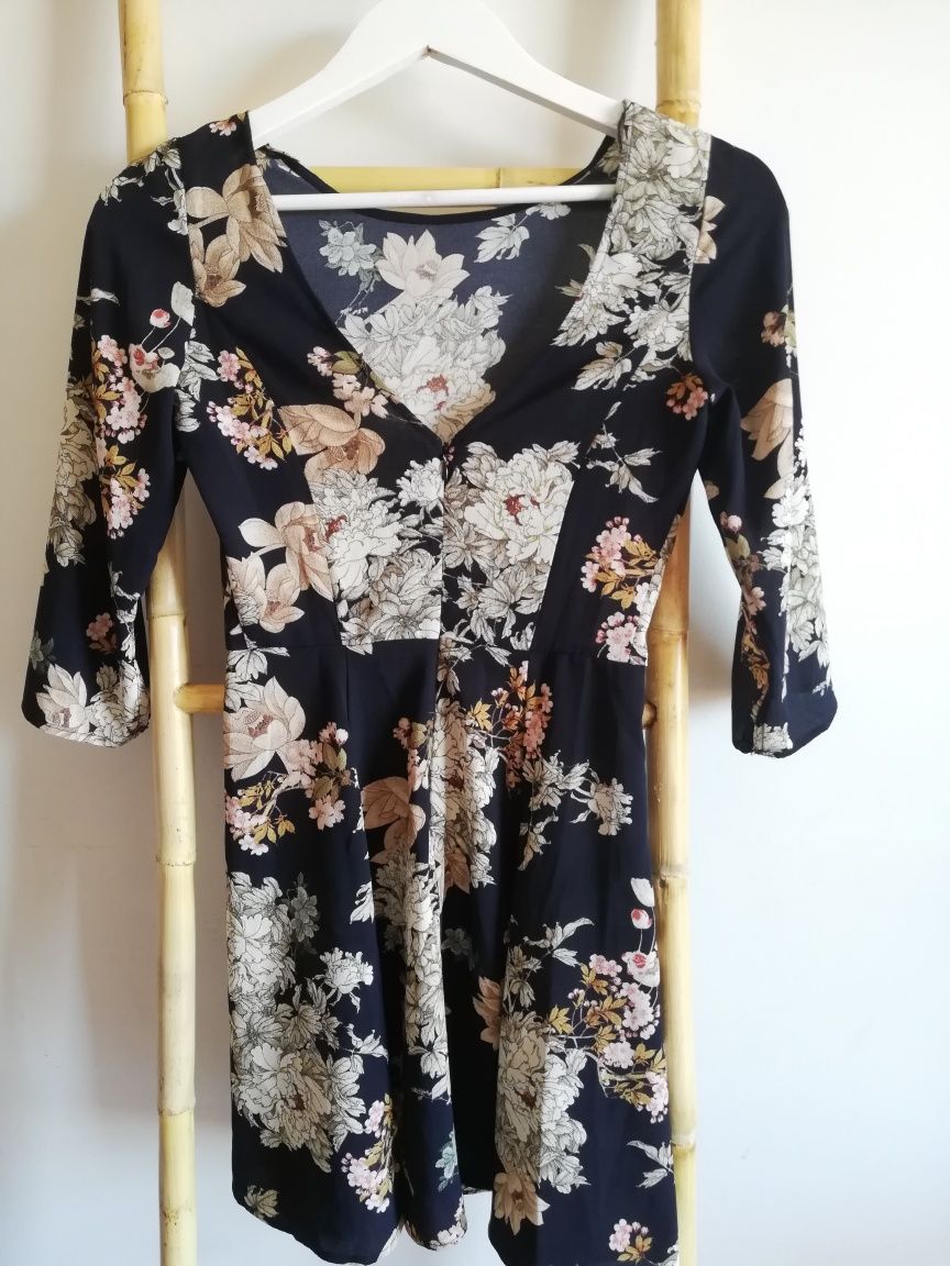 Vestido floral Stradivarius