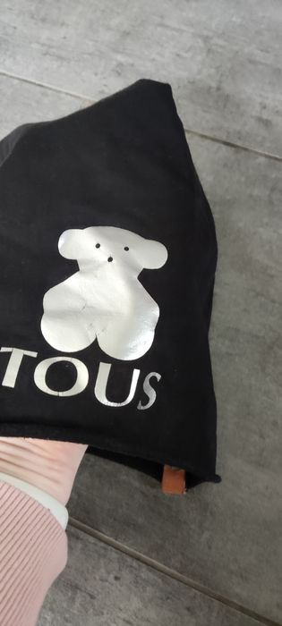 Czarna czapka damska.