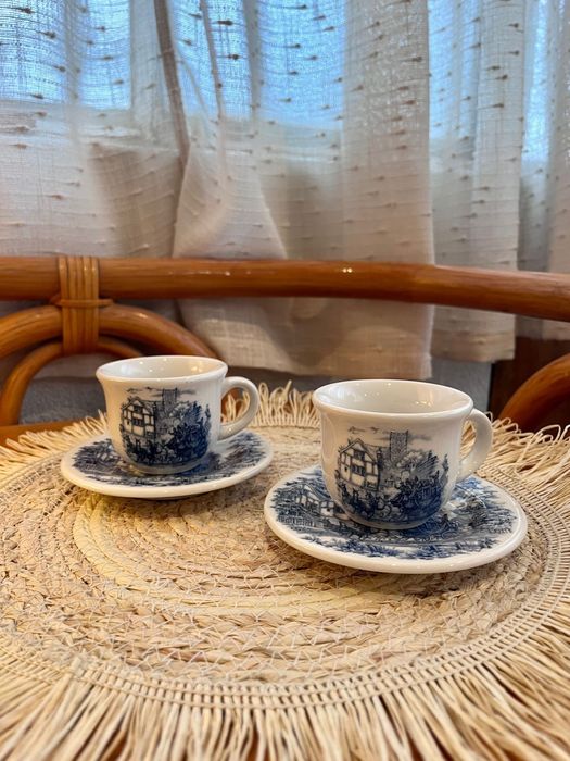 Chávenas e prato vintage