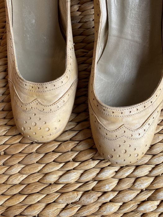 Sapatos de salto elegantes