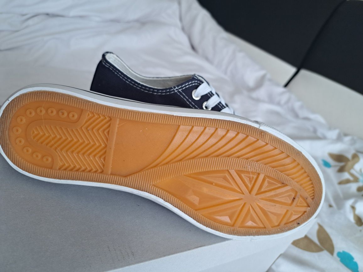 Nowe trampki damskie 37