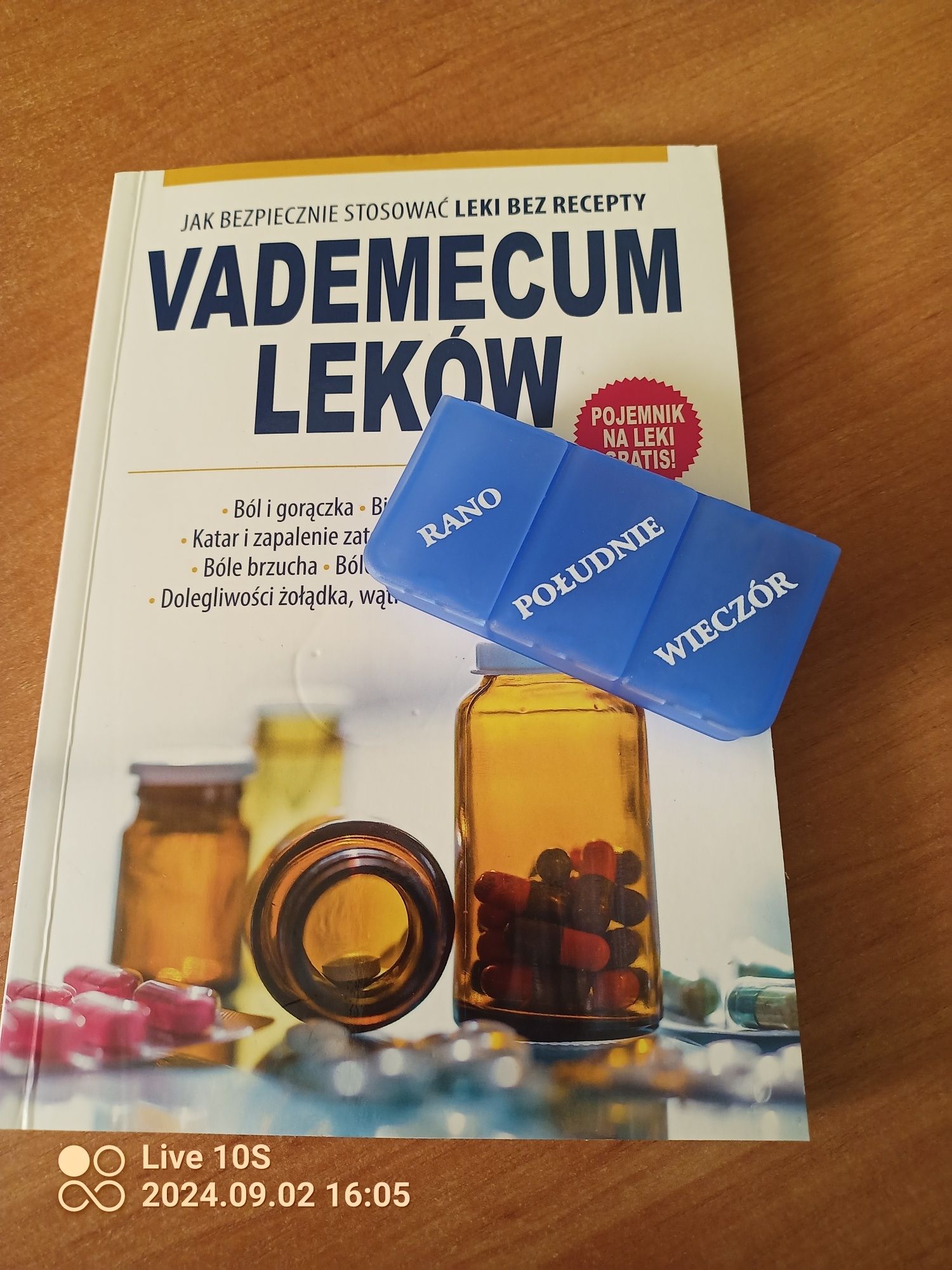 Książka + pojemnik na leki