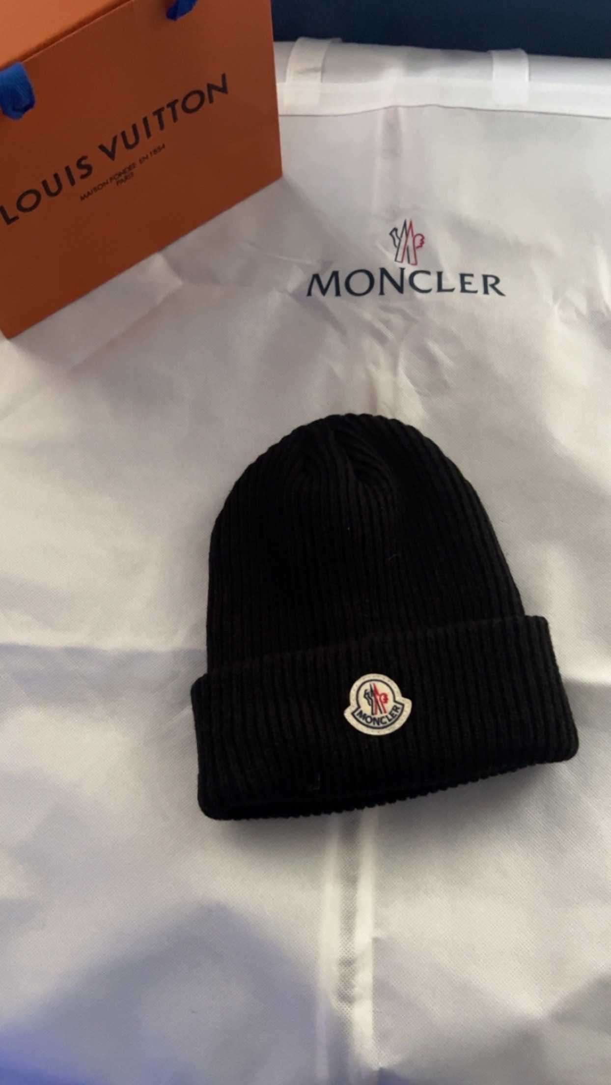 Czarna Czapka Moncler