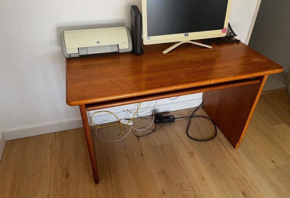 Secretaria em madeira