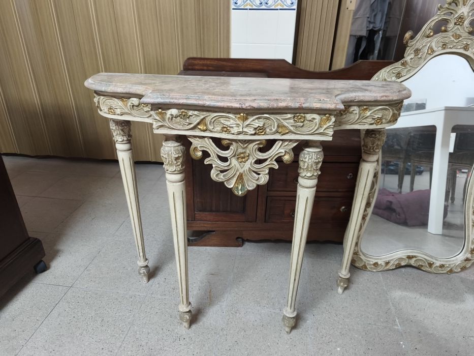 Credência com espelho