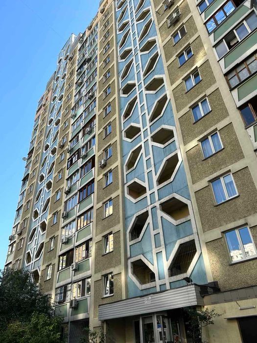Продаж 1-кім.  метро Позняки Драгоманова 14  Дарницкий район