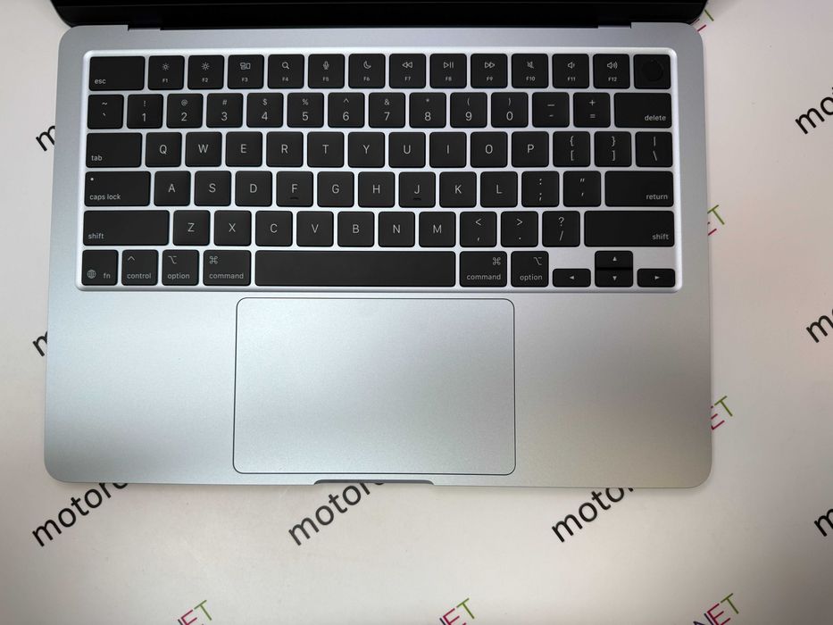 MacBook Air 13,6 M4 10CPU/8CPU 16RAM 256SSD Sky Blue MDM