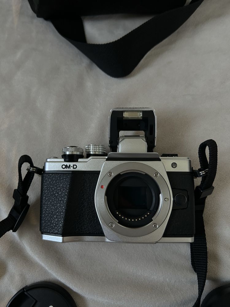 Aparat Olympus OM-D E-M10 z 2 obiektywami + statyw + torba + akcesoria