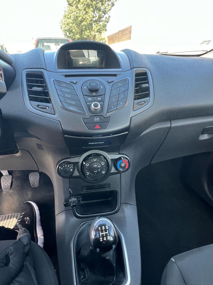 Ford fiesta muito economico sem nada a fazer
