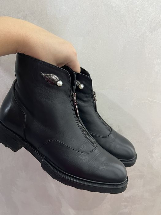 Продам шкіряні жіночі чоботи