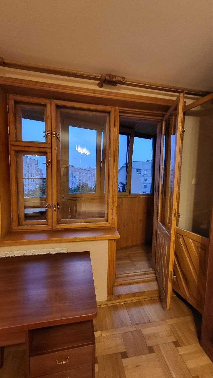3 к. квартира с ремонтом и мебелью, м. Холодная гора