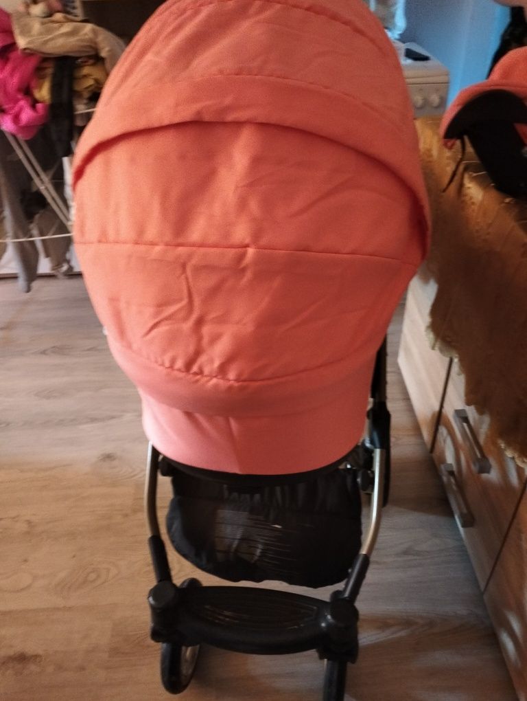 Używany wózek dziecięcy dla małej księżniczki