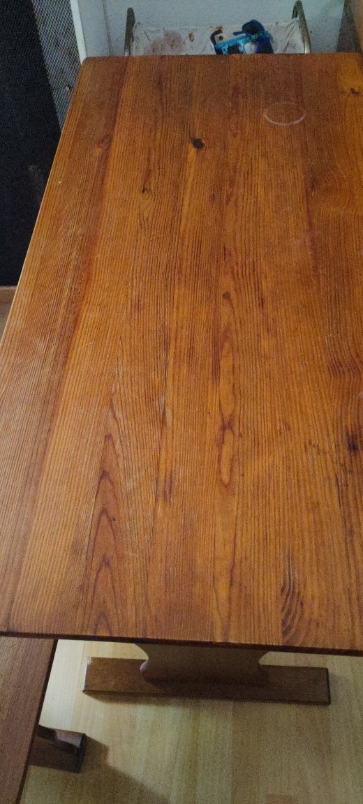 Mesa em madeira com banco