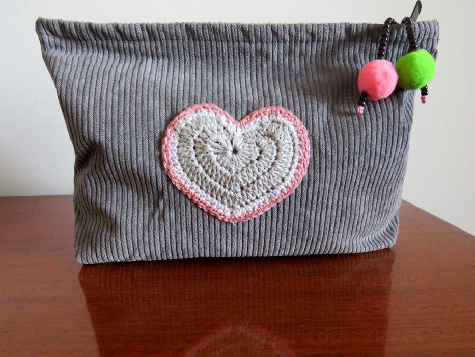 Bolsa em bombazine com crochê – 26 x 19 cm