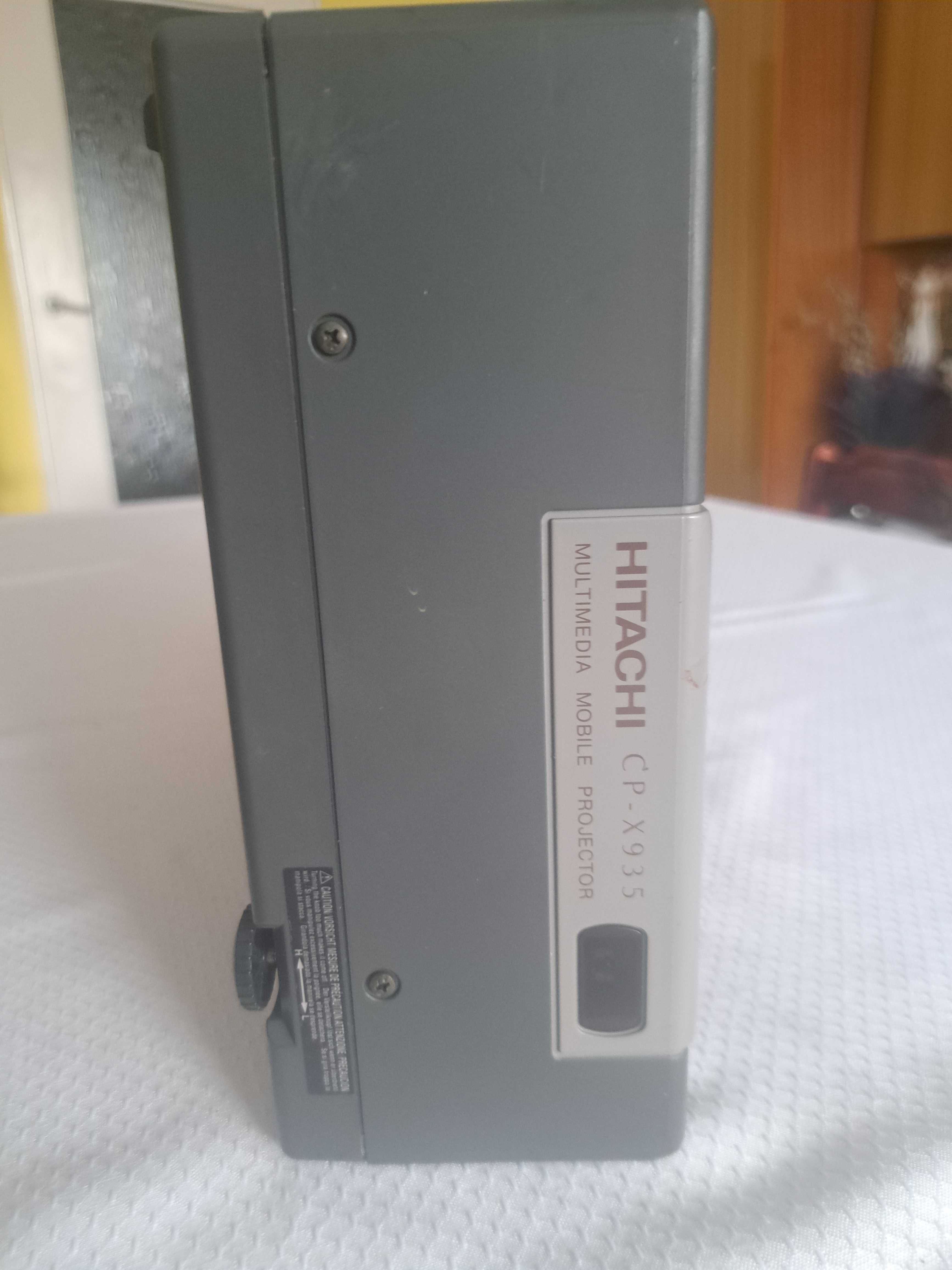 Projektor HITACHI CP-X935