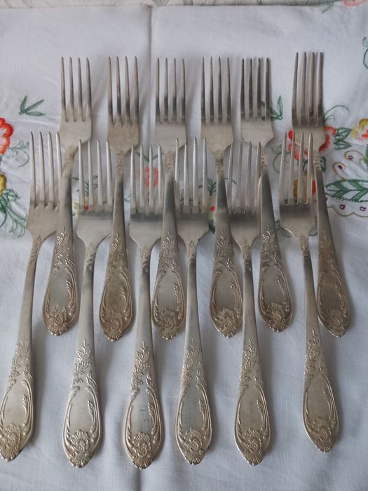 Мельхиоровые вилки с посеребрением советского производства 12шт .
