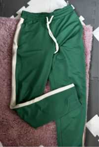 Spodnie dresowe z lampasami zielone stradivarius S