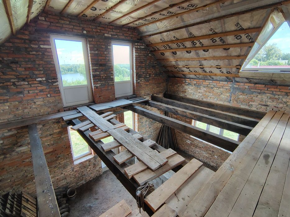 Продаж будинку в мальовничому місці.