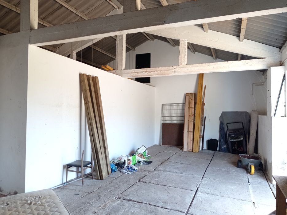 Arrendamento T2+1 garagem e espaço exterior