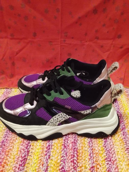 Продам жіночі кросівки в хорошому стані,на флісі