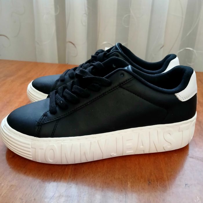 Нове жіноче взуття