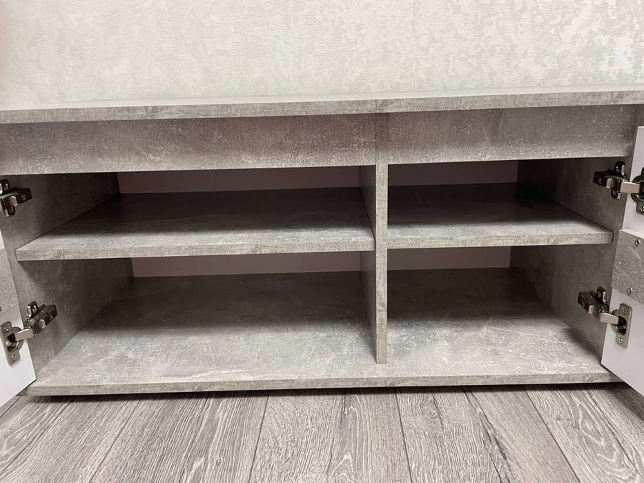 Продається нова сучасна ТВ тумба у вітальню.