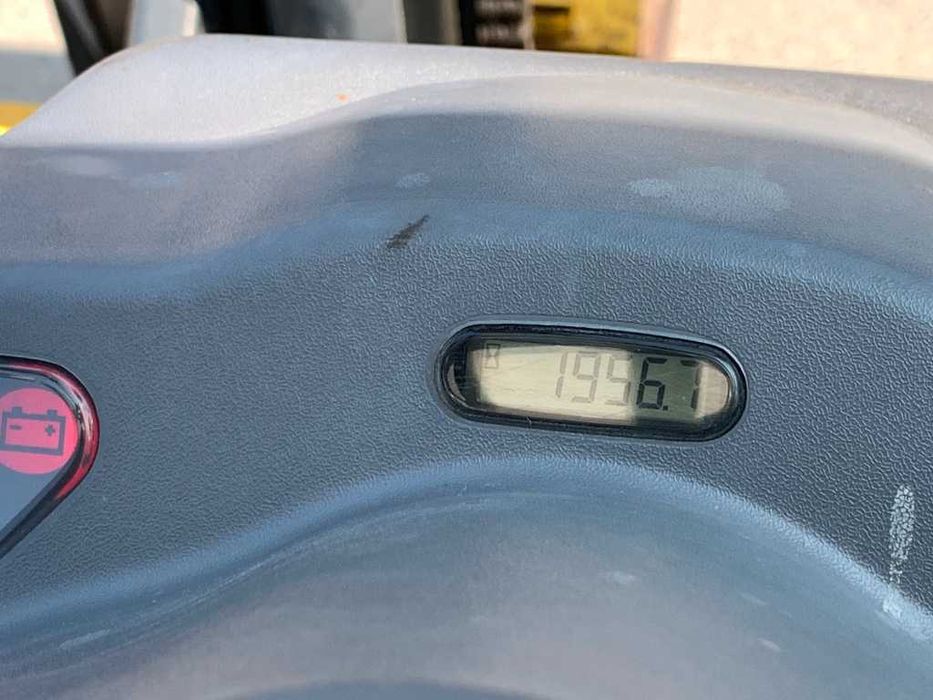 Вилочний автонавантажувач Komatsu,з дод. лiн. та щоглою 4.5 метри.