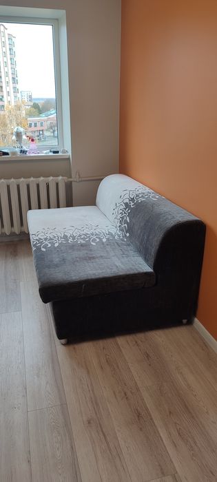Продам розкладний диван в гарному стані + пуф в подарунок