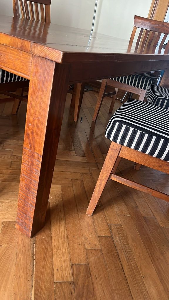 Mesa e  seis cadeiras