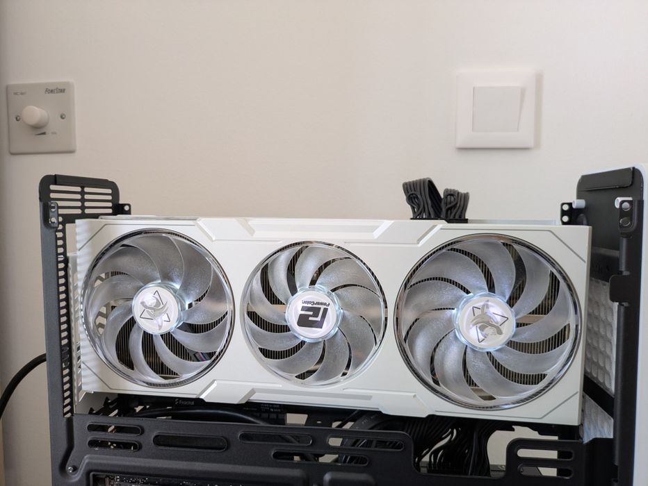 PowerColor Hellhound White AMD Radeon RX 7900 XTX OC 24GB GDDR6 Graphi