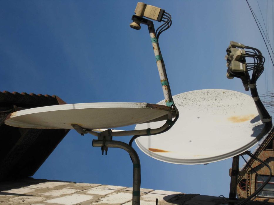 Спутнікові антени і тюнери