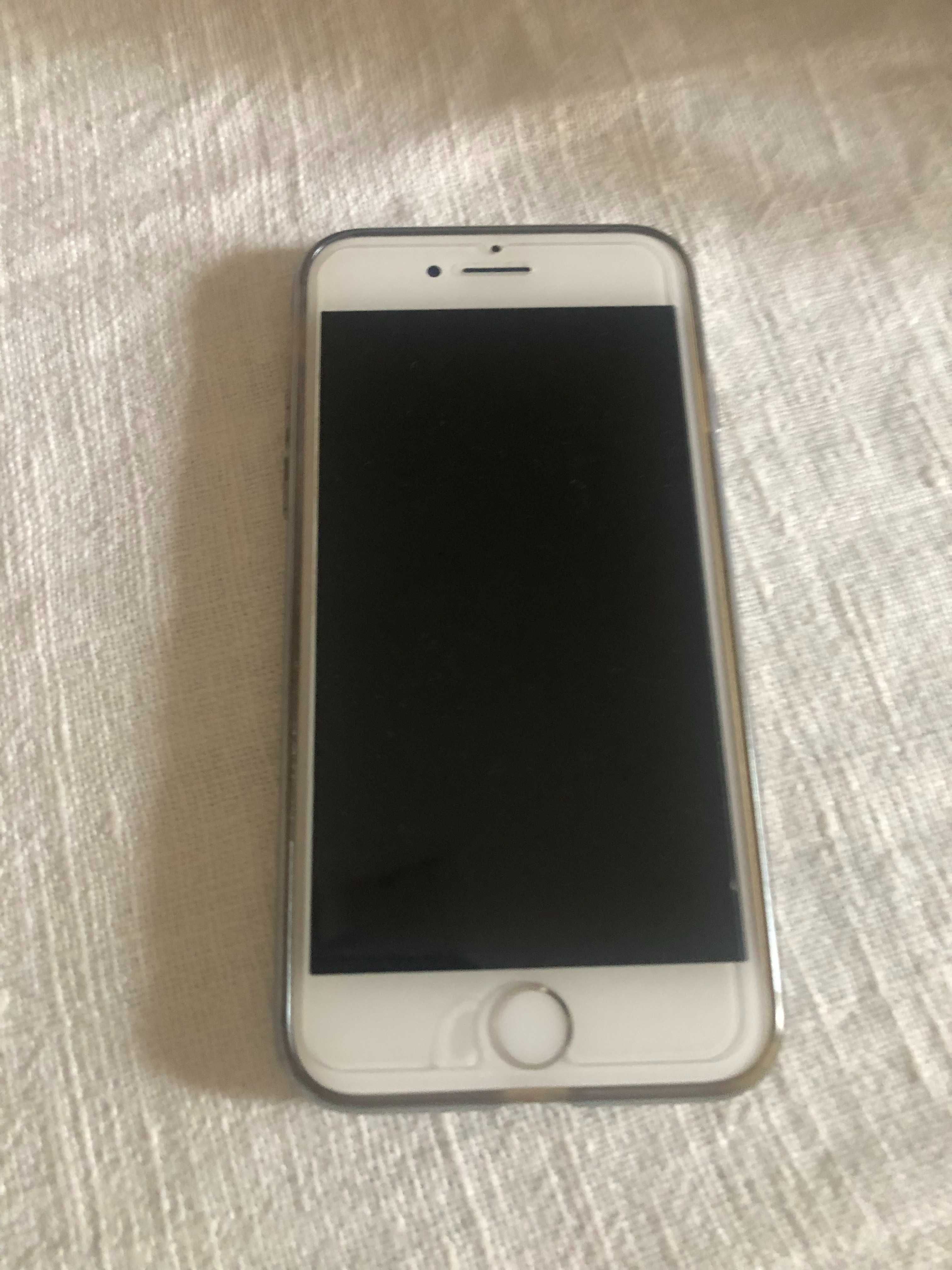 IPHONE 7,  de cor branco, em muito bom estado.