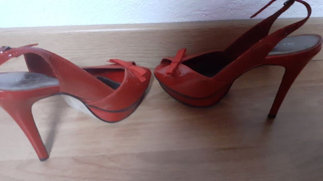 Sapatos vermelhos