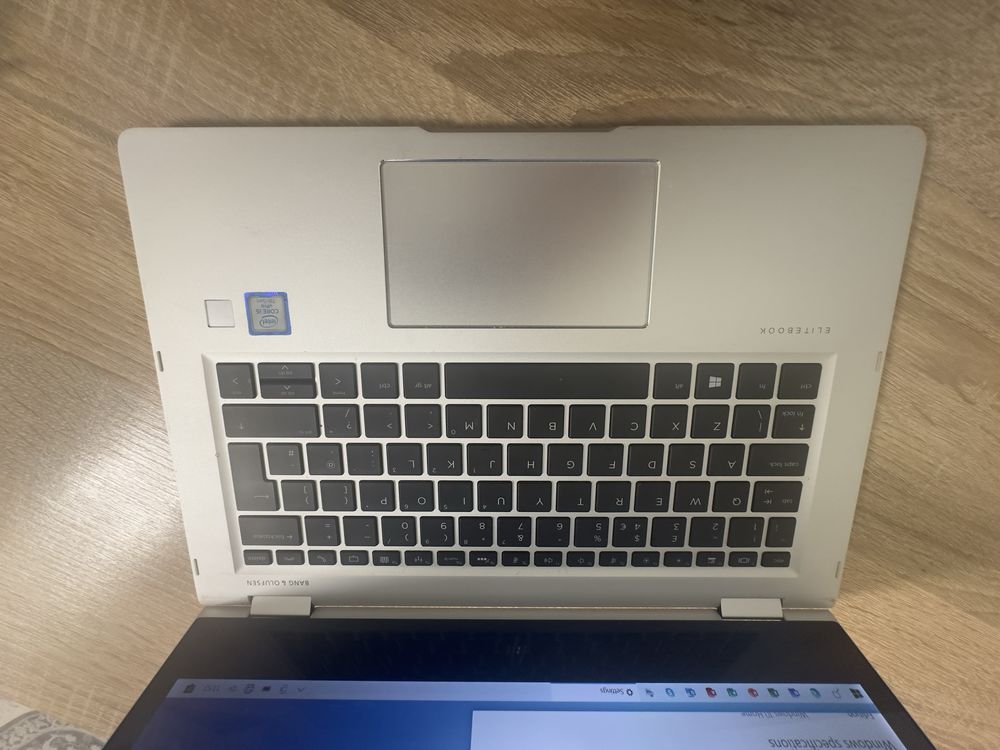 HP Elitebool i5-7300U