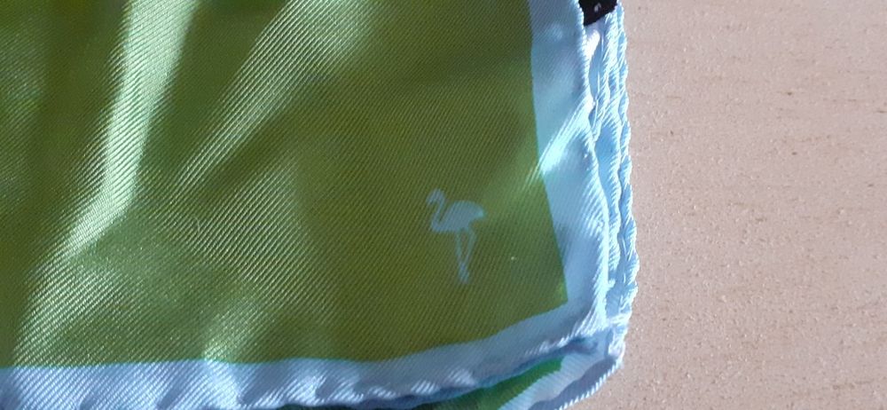 Varios Lenços - 1 é da marca Hugo Boss