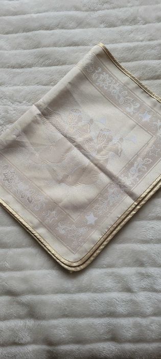 Zlota serweta bieżnik święta połysk złota nitka połysk aniołki