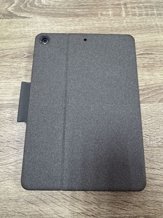 Клавіатура чохол з підсвіткою Logitech Combo Touch  Ipad 10.2" 2021