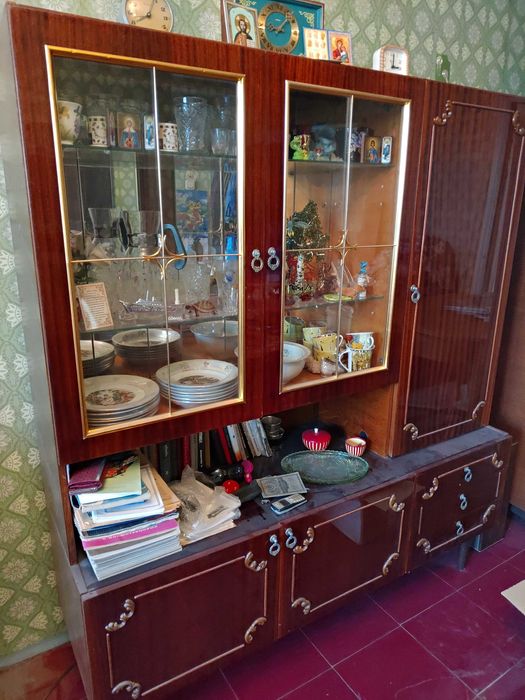 Продается прекрасный сервант