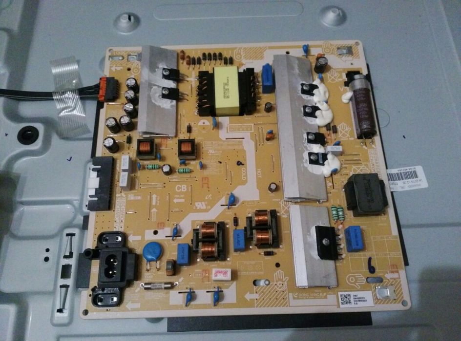 Разбита матрица Samsung QE55Q67RAU запчасти