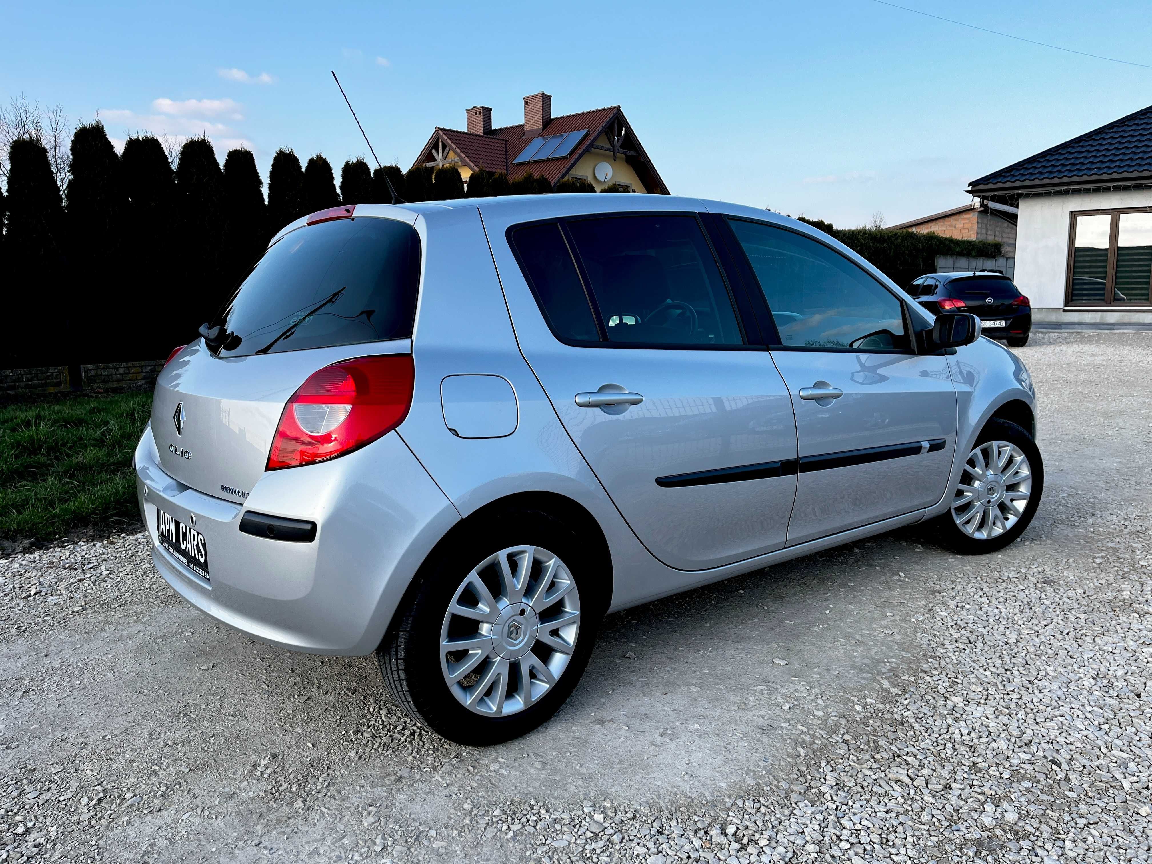 Renault Clio / 1.6 Benzyna/ Niski Przebieg