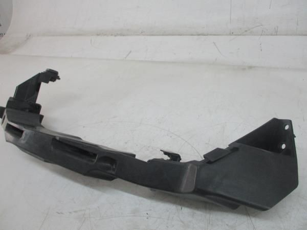 Guia de pára-choques frente direito VOLKSWAGEN Polo (AW1)