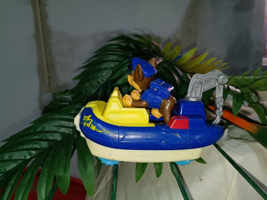 Barco e figura do Chase