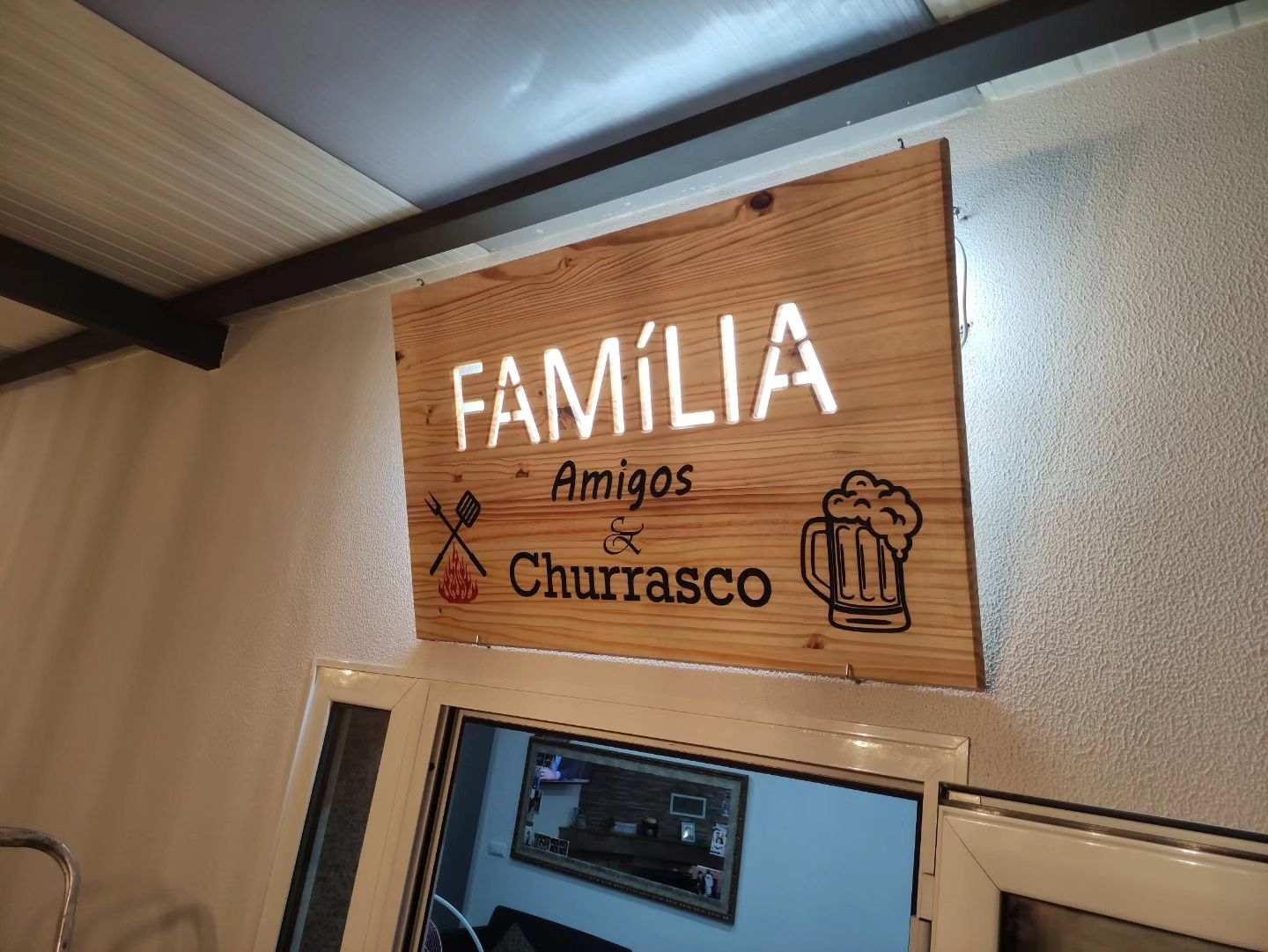 Placa de madeira personalizada para churrasqueira