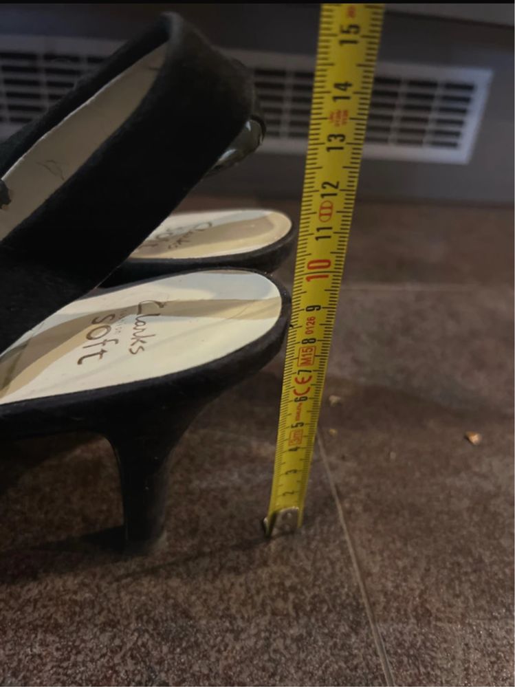 Clark’s soft czarne zamszowe buty na obcasie - rozm. 7 D