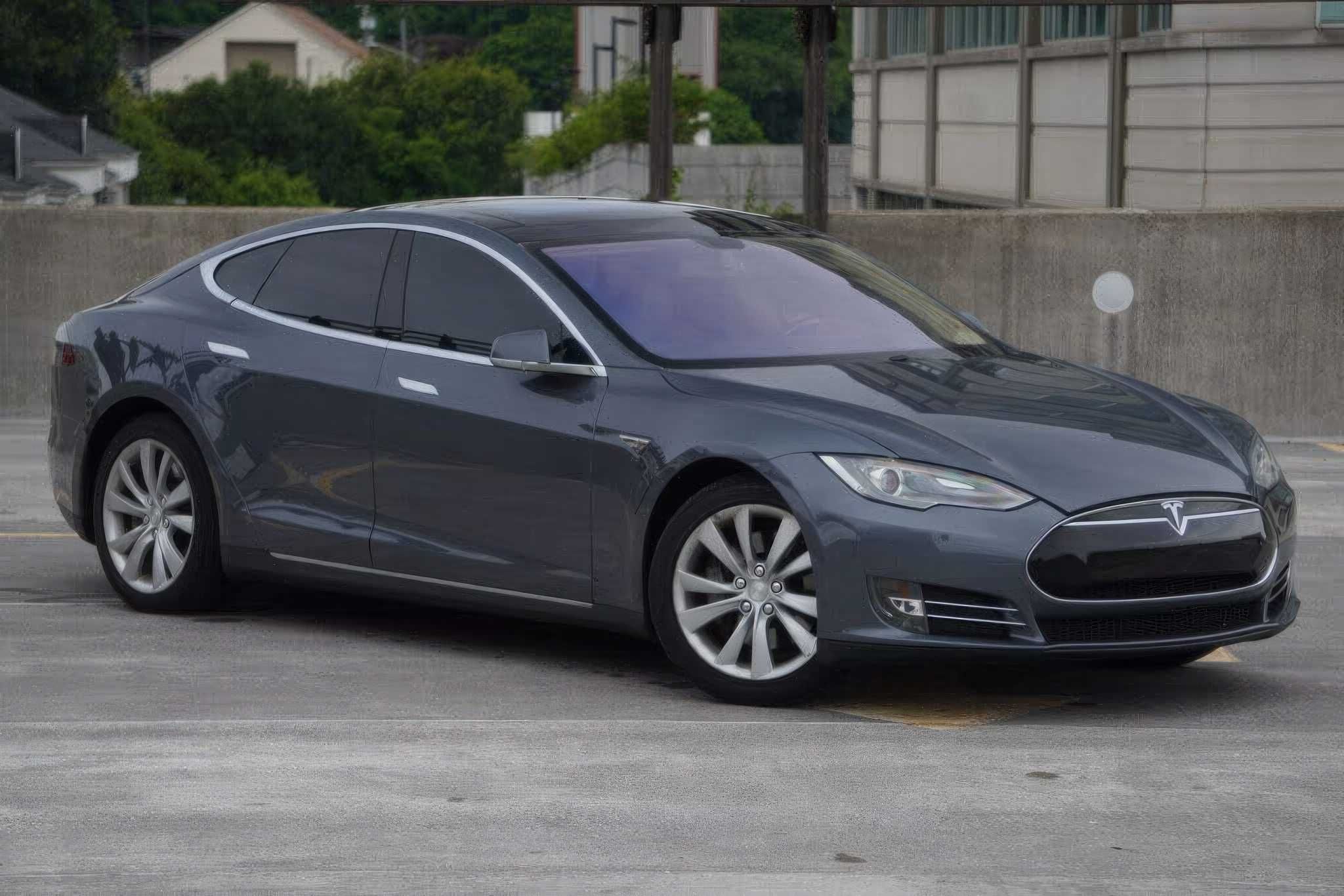 2013 Tesla Model S 85 RWD