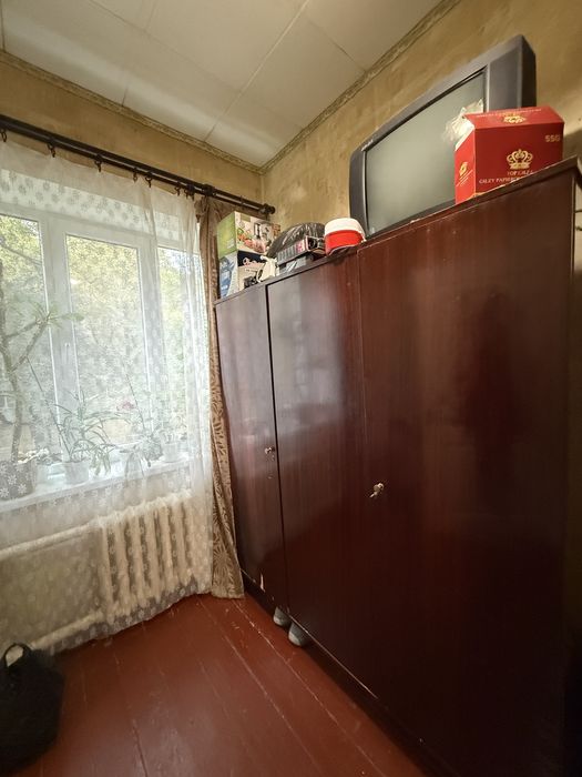 Продаж 2-х кімнат в комунальній квартирі,площею -30,1 м2.