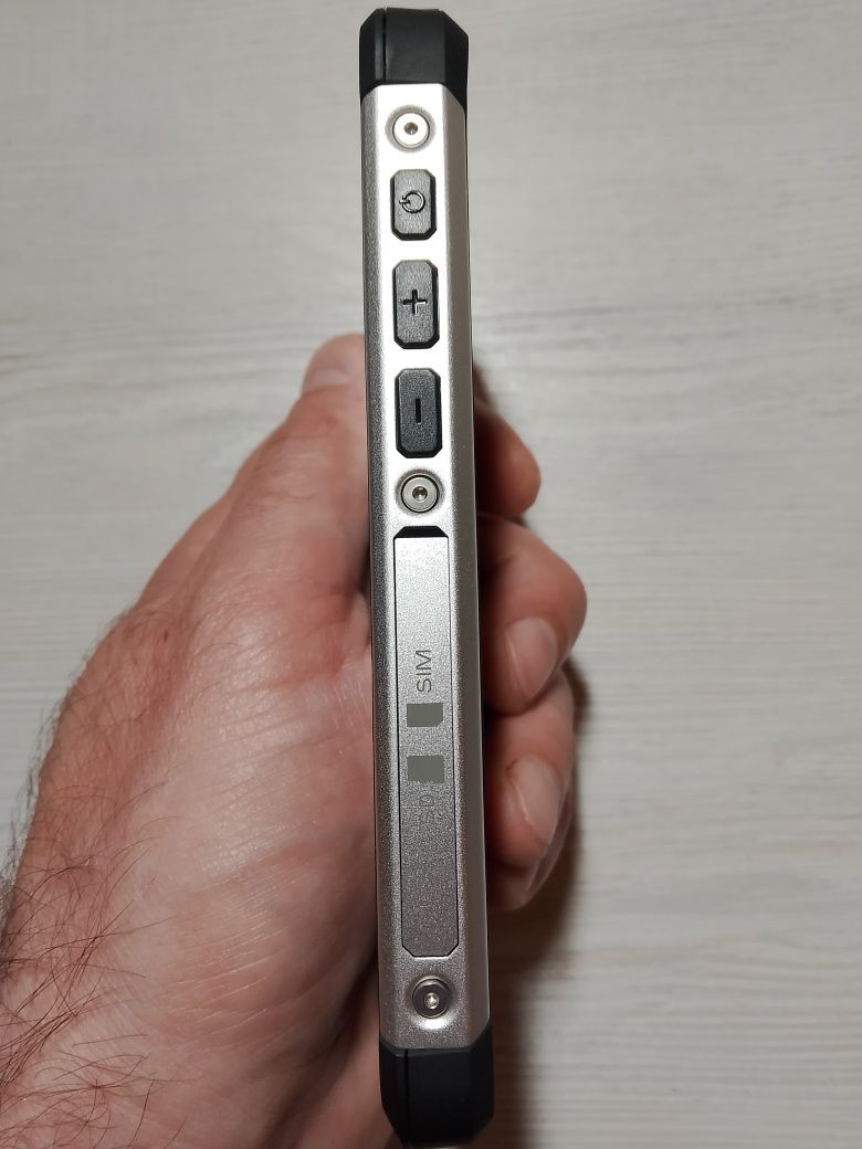 Продам новый тел. CAT S40.