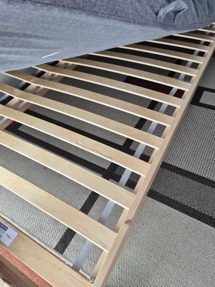 Cama de Casal em Pinho NEIDEN, com Estrado LURÖY e Colchão VADSÖ