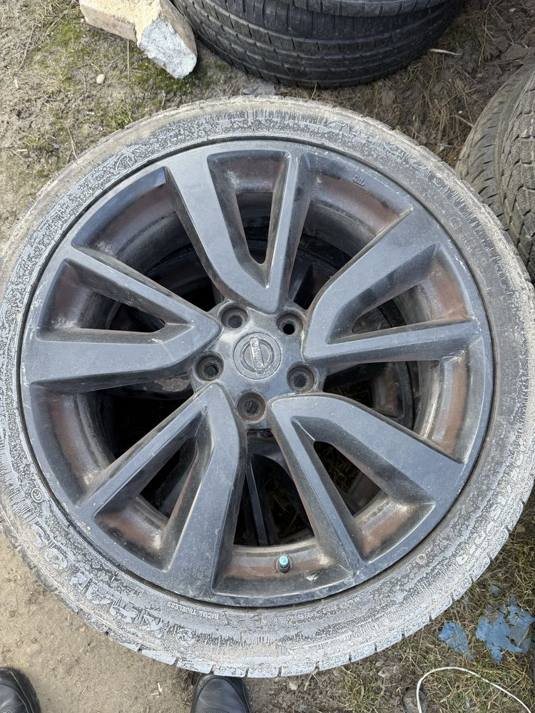 Титани диски колеса шини Nissan Qashqai X-Trail Rogue 225 45 R19 114.3
